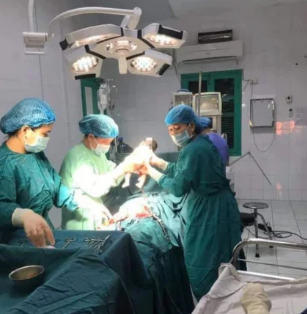 Bé trai kháu khỉnh Bé trai kháu khỉnh