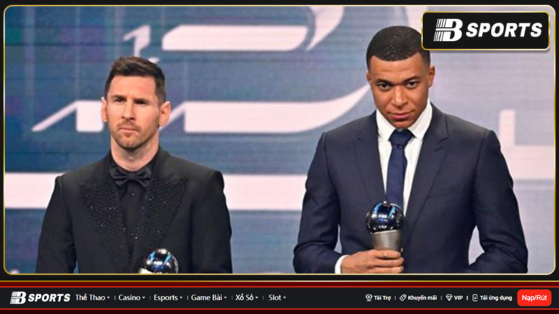 FIFA bị chỉ trích vì chiếu hình Ronaldo ngồi dự bị FIFA bị chỉ trích vì chiếu hình Ronaldo ngồi dự bị