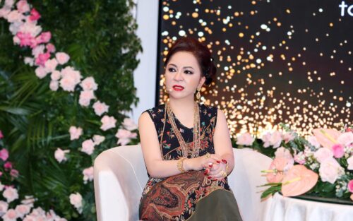 Theo như nhiều người chia sẻ, Võ Minh Điền là 1 fan ''cứng'' của CEO Đại Nam Nguyễn Phương Hằng và sẵn sàng hành hung bất cứ ai dám xúc phạm đến người phụ nữ này