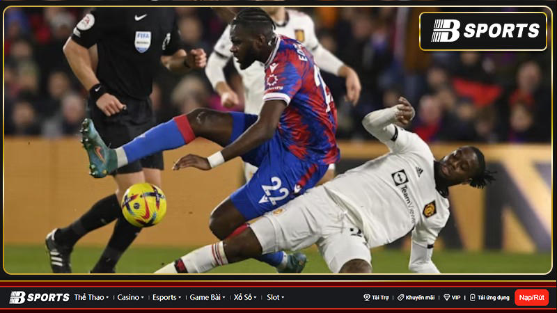 Crystal Palace được cho là vẫn chưa từ bỏ việc cố gắng ký hợp đồng với Aaron Wan-Bissaka từ Manchester United. Crystal Palace được cho là vẫn chưa từ bỏ việc cố gắng ký hợp đồng với Aaron Wan-Bissaka từ Manchester United.