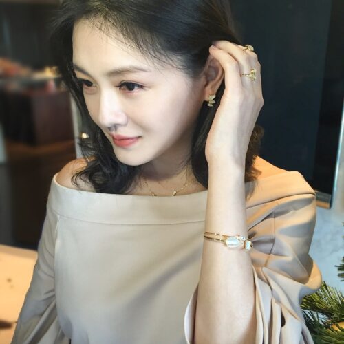 Từ Hy Viên là một nữ diễn viên, một ca sĩ người Đài Loan Từ Hy Viên là một nữ diễn viên, một ca sĩ người Đài Loan